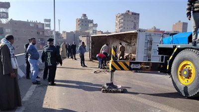 توقف الطريق الدائري بقليوب بسبب انقلاب سيارة نقل 