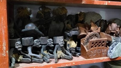 لو من عشاق الأنتيكات.. ازاي تختار القطعة ذات القيمة المرتفعة.. الأثاث الكلاسيكي والنجف النحاسي أشهرها.. ودقة التفاصيل تحدد سعرها (صور)