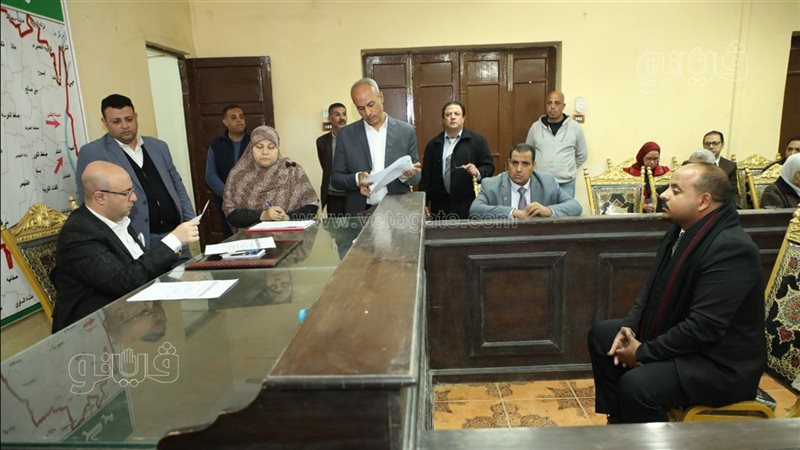 محافظ بني سويف يعقد