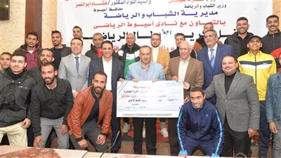 محافظ أسيوط يسلم جوائز لـ 23 من الأبطال الرياضيين (صور)