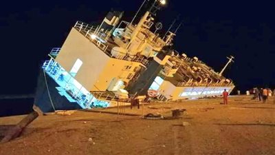 جهود مكثفة لإنقاذ سفينة سياحية على متنها 59 أجنبيا بعد شحوطها بنهر المنيا 