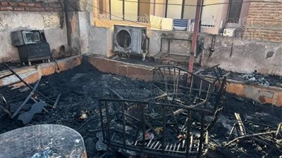 8 صور ترصد آثار وخسائر حريق سطح عقار سكني في الأقصر 