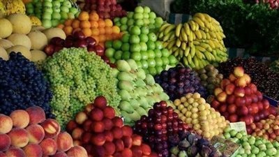 أسعار الفاكهة اليوم بسوق العبور، انخفاض ملحوظ في الجوافة وقفزة للفراولة