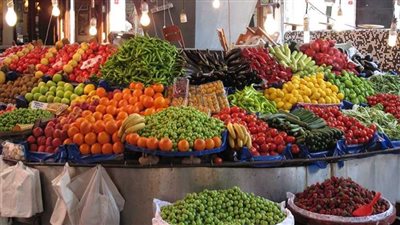  أسعار الخضار اليوم بسوق العبور، ارتفاع الطماطم والبصل وانخفاض كبير في الملوخية والخيار