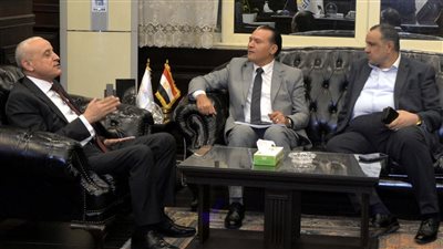 محافظ الأقصر يبحث مع مساعد وزير التنمية المحلية الخطة التنموية 