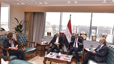 لفتح أسواق جديدة بالخارج.. وزير العمل يلتقي وفد غرفة التجارة والصناعة الفرنسية