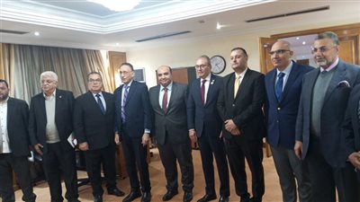 وزير الاستثمار الليبي يقرر تخصيص منطقة لوجستية ومعرض للمنتجات المصرية 