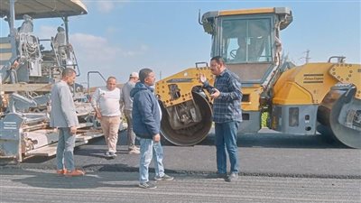 محافظ الشرقية: استمرار أعمال رصف طريق الحسينية - صان الحجر 