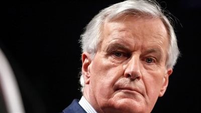 ماكرون يقبل استقالة الحكومة الفرنسية ويكلفها بتصريف الأعمال