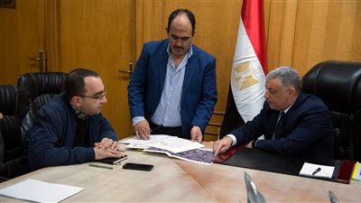 بعد إهماله لسنوات، محافظ الإسماعيلية يناقش تصورا كاملا لتطوير ميدان وموقف السلام 