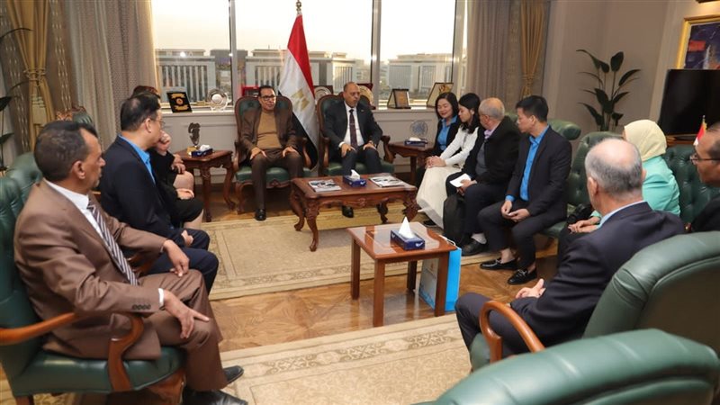 لقاء وزير العمل مع