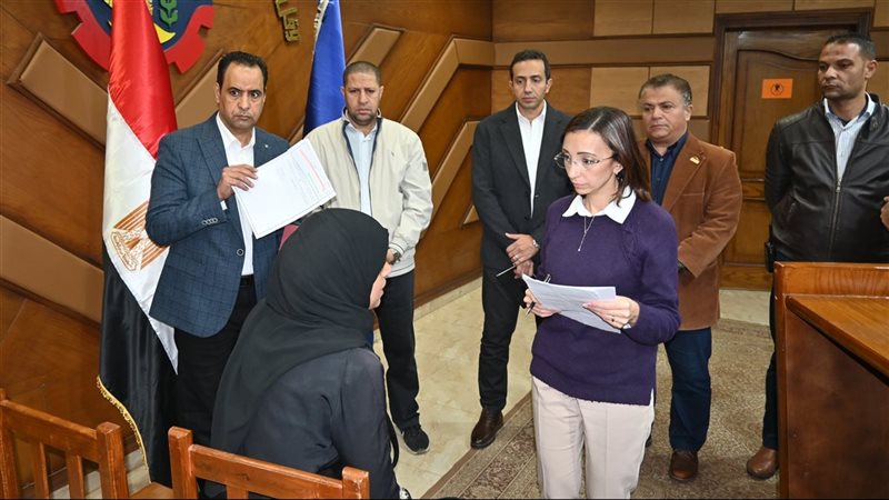 محافظ البحيرة تلتقي