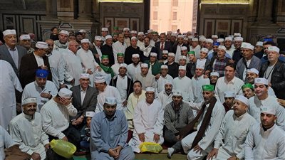 بملابس بيضاء كاللؤلؤ، شاهد الحضرة الصوفية في مسجد الرفاعي (فيديو وصور)