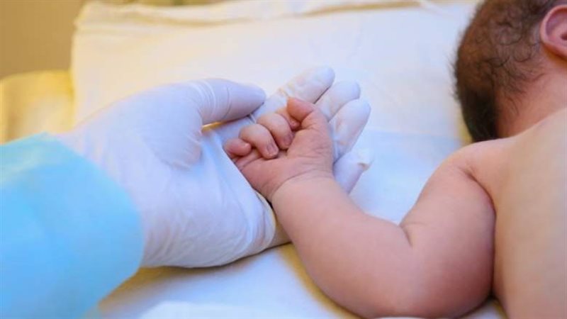 ضبط ممرضة مزيفة خطفت
