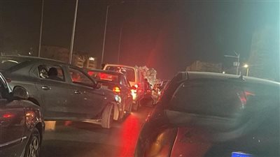 عودة الحركة المرورية لطبيعتها بعد رفع آثار حادث انقلاب أتوبيس بطريق الواحات