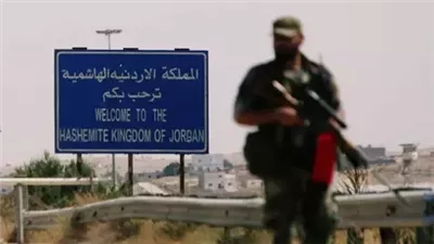 بعد ساعات من قرار إغلاقه، تدفق مئات الأردنيين عائدين من سوريا عبر معبر نصيب