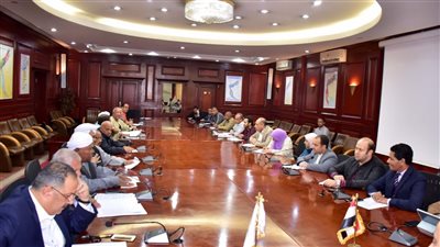 محافظ الأقصر يستقبل أهالي البياضية لبحث مطالبهم 