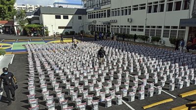 الدومينيكان تعلن ضبط أكبر محاولة لتهريب المخدرات في تاريخها (فيديو)