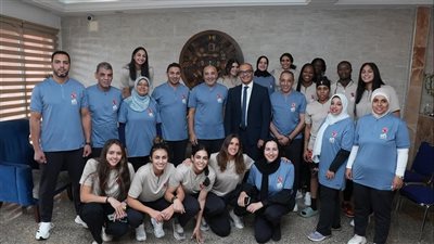 السفير المصري في السنغال يزور بعثة سيدات سلة الأهلي لدعم الفريق