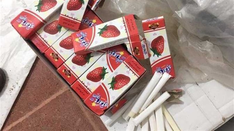 حلوى تأخذ شكل السجائر،