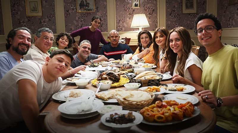 أبطال موضوع عائلي