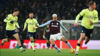 الدوري الإنجليزي، أستون فيلا يتقدم على ساوثهامبتون 1-0 في الشوط الأول 