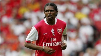 نجم آرسنال السابق يلتقي بعثة الزمالك في نيجيريا