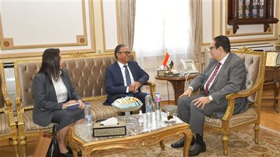 رئيس جامعة القاهرة يستقبل سفير كمبوديا لبحث التعاون المشترك