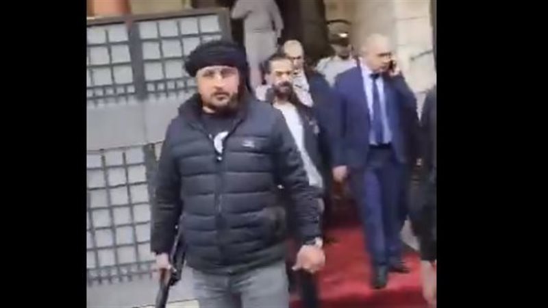 لحظة اقتياد غازي