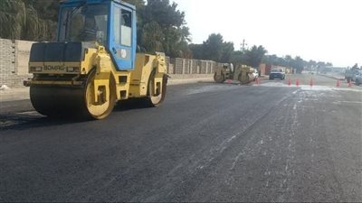 عمل مطبات صناعية بطريق مصر أسوان الزراعي بمنطقة محور الشهيد باسم فكري