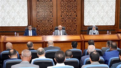 كامل الوزير يستعرض موقف تخصيص وتشغيل الأراضي بالمناطق الصناعية بالجيزة.. تشكيل لجنة لمعاينة سلامة الطرق الرئيسية والمرافق.. ودراسة احتياجات المطورين الصناعيين والعمل على توفيرها