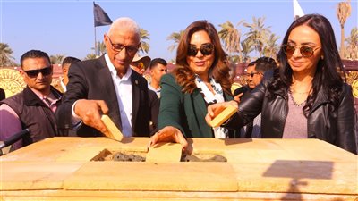 وزيرتا التضامن والتنمية المحلية تضعان حجر أساس سوق مركزي وأرض معارض بالعريش