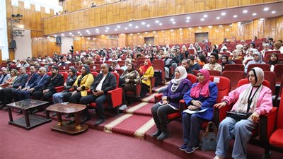 رئيس جامعة الفيوم يطلق النسخة 15 من مهرجان المسرح للعروض القصيرة