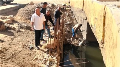 تغطية الجزء الفاصل بين موقف سيارات صدفا وكوبري المدرسة أعلى ترعة بني فيز بأسيوط