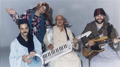 هاني شنودة ينشر صورًا نادرة لفرقة المصريين احتفالا بذكرى تأسيسها 