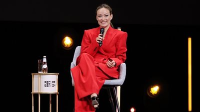 تصريحات مثيرة للنجمة العالمية أوليفيا وايلد من مهرجان البحر الأحمر (صور)