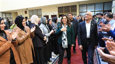 وزيرة التنمية المحلية تتفقد مركز السيطرة للشبكة الوطنية للطوارئ والسلامة بشمال سيناء