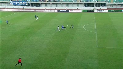 بعد خطأ من عواد، إنيمبا يسجل الهدف الأول في شباك الزمالك 