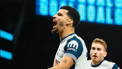 الدوري الإنجليزي، توتنهام يتقدم 1/2 على تشيلسي بالشوط الأول (صور)