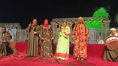 فرقة النيل للفنون الشعبية تشعل الأجواء بمهرجان التحطيب في الأقصر (فيديو)
