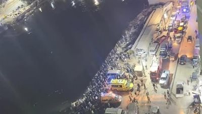 مشاهد إنسانية ومأساوية في حادث انقلاب ميكروباص بترعة الإبراهيمية بأسيوط (صور)