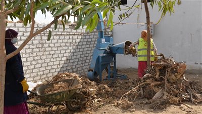 محافظ أسيوط يتفقد مشروع تدوير مخلفات الموز (صور) 