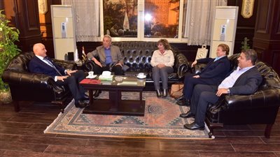 محافظ الأقصر يبحث مع إدارة مهرجان السينما الأفريقية استعدادات إقامة الدورة 14