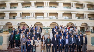 رئيس جامعة بنها يشارك في برنامج القيادات الجامعية المصرية 