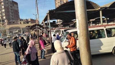 انتظام حركة نقل الأهالي والطلاب بمجمع مواقف دسوق بكفر الشيخ (صور)