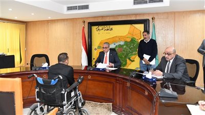 محافظ الفيوم يوجه بتوفير فرص عمل وعلاج بالمجان في لقاء خدمة المواطنين 