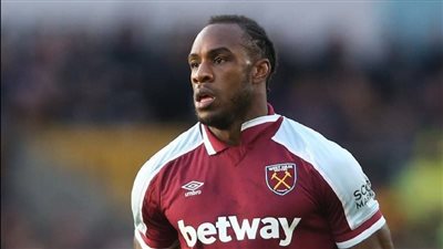 حادث سيارة يغيب نجم وست هام الإنجليزي عن الملاعب لمدة عام