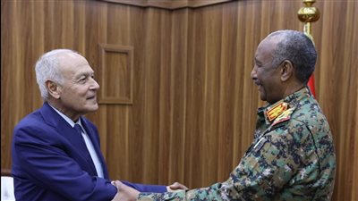 أبو الغيط يؤكد لـ البرهان حرص الجامعة العربية على السلام بالسودان
