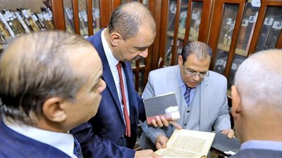 محافظ سوهاج يتفقد مكتبة رفاعة الطهطاوي
