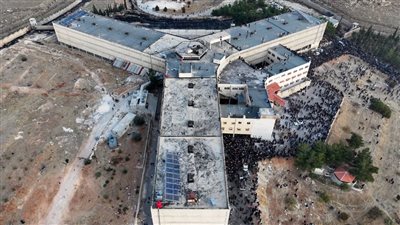 انتهاء عمليات البحث عن معتقلين في سجن صيدنايا والمعارضة تعلن مكافأة لمن يبلغ عن سجون سرية